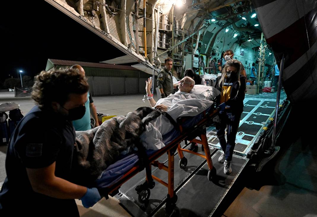 Hacda sağlık sorunları yaşayan 13 kişi Türkiye'ye getirildi - Resim: 15